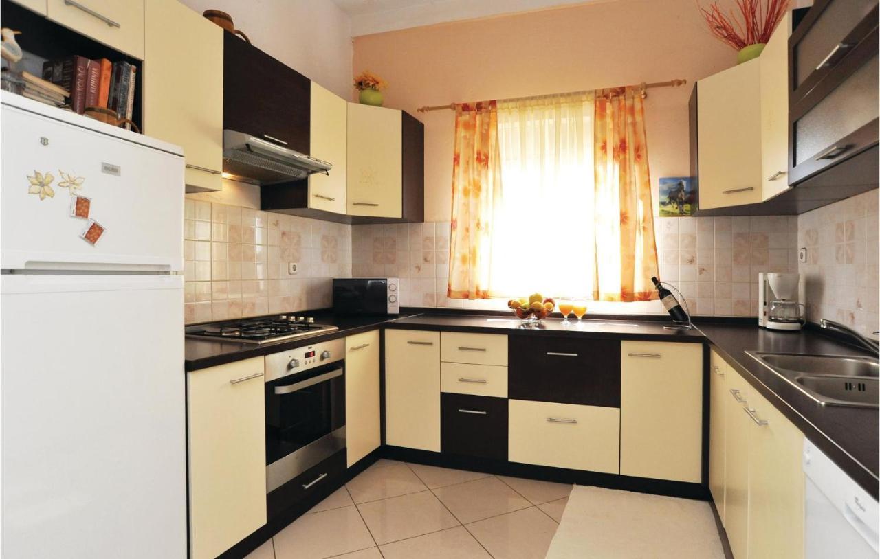 Beautiful Apartment In Maslenica With Kitchen المظهر الخارجي الصورة